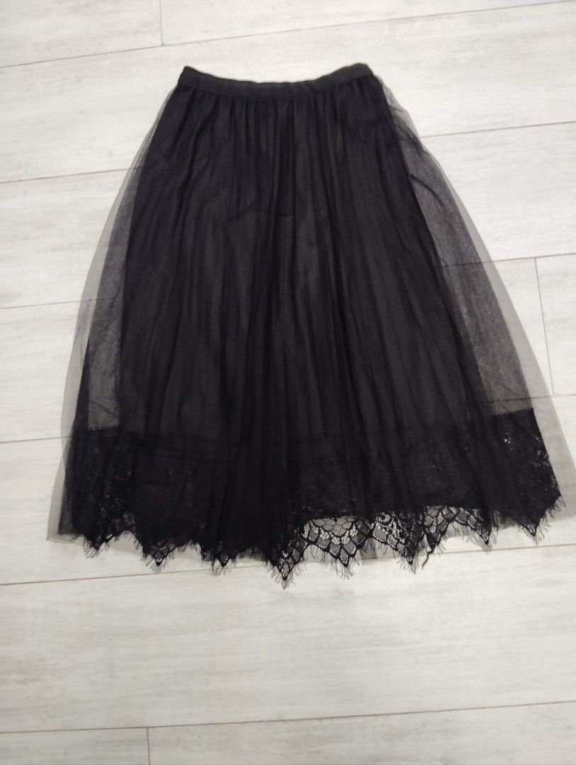 Black long skirt, inner skirt,Lace design, 女裝, 褲＆半截裙, 裙 Carousell
