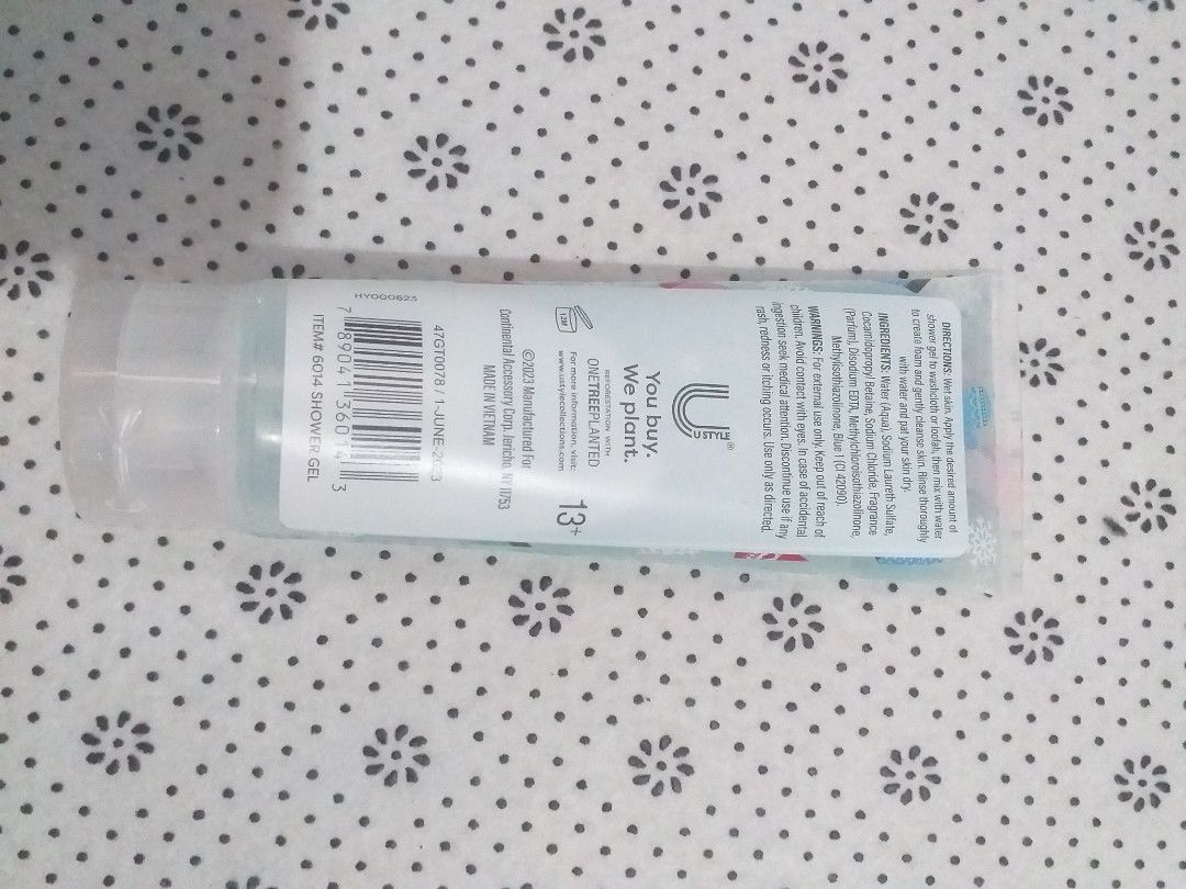 Coconut snowflake scented shower gel (Category: Bath) located in Quezon City. Submitted by caide_onlineshop (Listing ID 1332866740, Image 2). Description: U style Coconut Snowflake scented shower gel 4fl oz / 120ml.