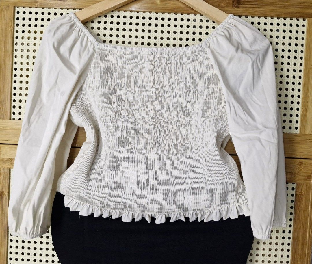 Corset style white top (Category: Longsleeves) located in Valenzuela. Submitted by fayespicks (Listing ID 1332874790, Image 3). Description: 𝘿𝙚𝙩𝙖𝙞𝙡𝙨: ♡ S𝒊𝒛𝒆: SMALL - MEDIUM ♡ 𝑪𝒐𝒏𝒅𝒊𝒕𝒊𝒐𝒏: 8/10 ♡ Bust: up to 38" ◇ Rfs: funds for our rescues 🐈🐕 ◇ Location: Valenzuela City ◇ Courier: Gogo express (no cod/cop) ◇ Mop: Gcash/bank transfer online ◇ you may also request for grab/lalamove within Metro Manila..