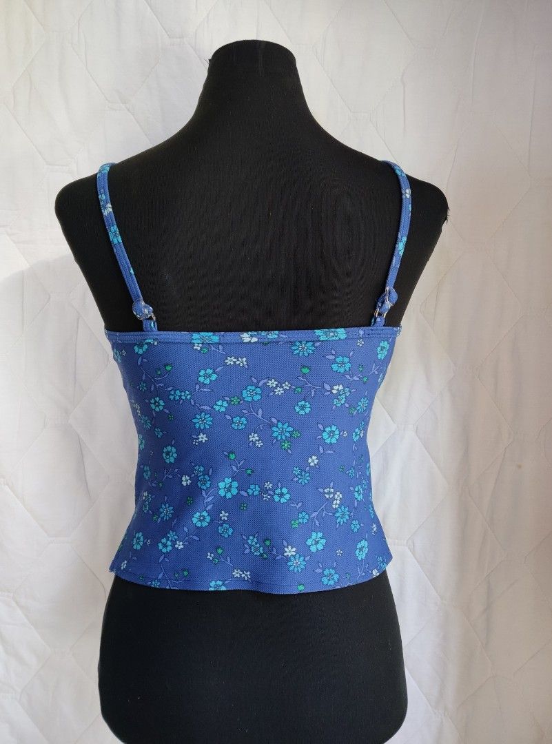 Cute floweret lace trimmed top (Category: Sleeveless) located in Tuguegarao City. Submitted by cielopp (Listing ID 1332875967, Image 2). Description: Title: Cute floweret lace trimmed top Size: xs - s -in good condition. Photos posted are updated, no asking for additional photos. Sold as is. Lower your expectations. Payment method: Gcash Delivery ( c.o. buyer): j&t.