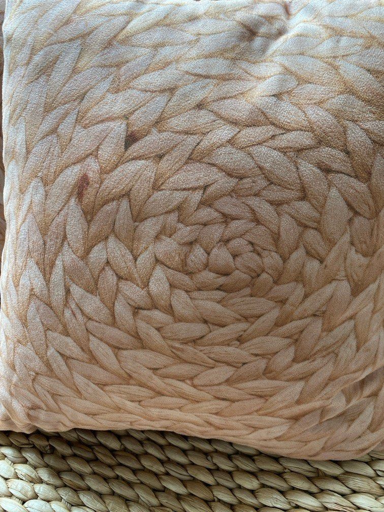 Designer cushions including filling, 傢俬＆家居, 家居裝飾, 咕𠱸 Carousell