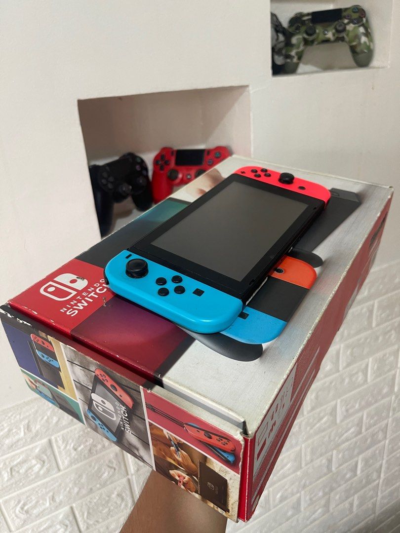 GOOD AS NEW Nintendo Switch V1 128GB with 39 Digital Games, Video