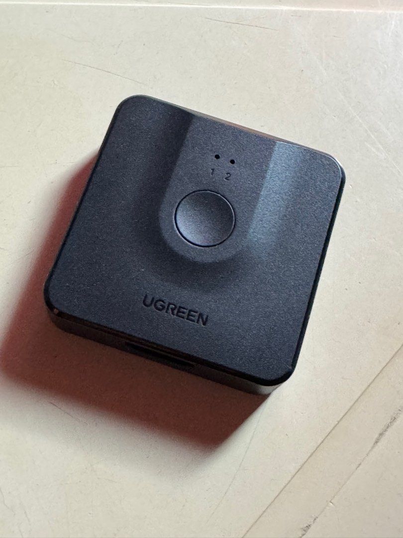 HDMI Splitter Ugreen (Category: Cables & Adaptors) located in Dasmarinas. Submitted by akelvin23 (Listing ID 1332880464, Image 1). Description: Ginagamit dati sa laptop at tv box nakaconnect. 2 in, 1 out. Dalawa nakaconnect na device sa isang monitor tapos may button to switch device. Ngayon di na nagagamit.