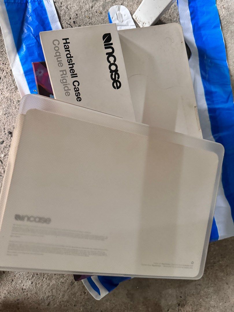 Incase apple mac airbook laptop shield (Category: Cases & Sleeves) located in Quezon City. Submitted by mtumibay (Listing ID 1332788517, Image 3). Description: Nice and lightly used.