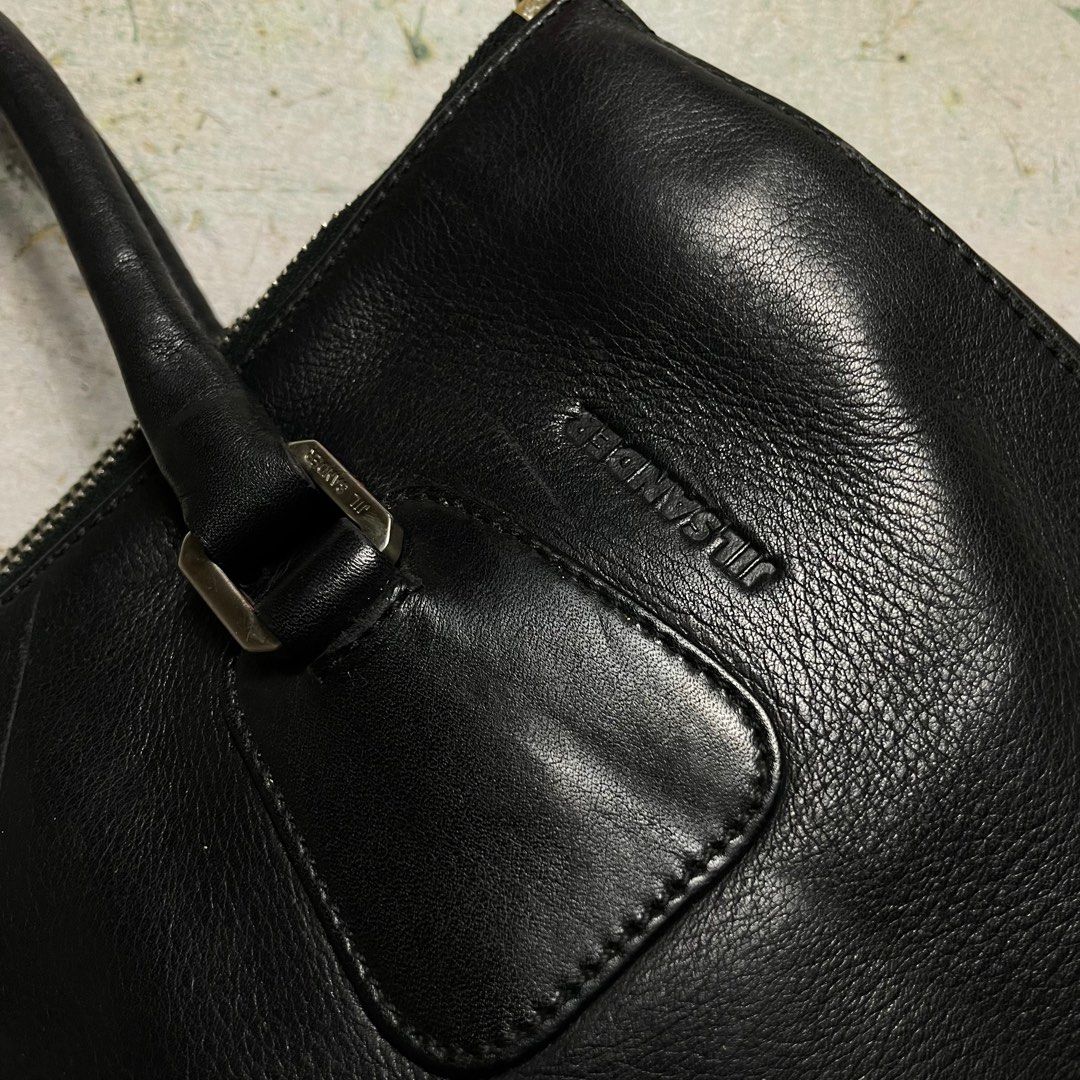 JIL SANDER LEATHER HANDBAG (Category: Luxury Bags & Wallets) located in Manila. Submitted by revise.ph_ (Listing ID 1332963468, Image 2). Description: JIL SANDER LEATHER HANDBAG Made in ITALY Dimension Length/Height:11.5 Width:.12 Side Width:3.2 issue:Scratches not noticeable Price:3,000 Free shipping via JNT.