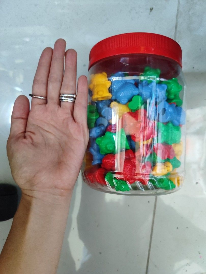 Learning resource Bear counters (Category: Educational & Learning Toys) located in Singapore. Submitted by yj126 (Listing ID 1332830964, Image 2). Description: Bear counters of 4 different sizes Total: 96 counters Size 12 biggest: 12 Size 9: 12 Size 6: 36 Size 3 Smallest: 36.