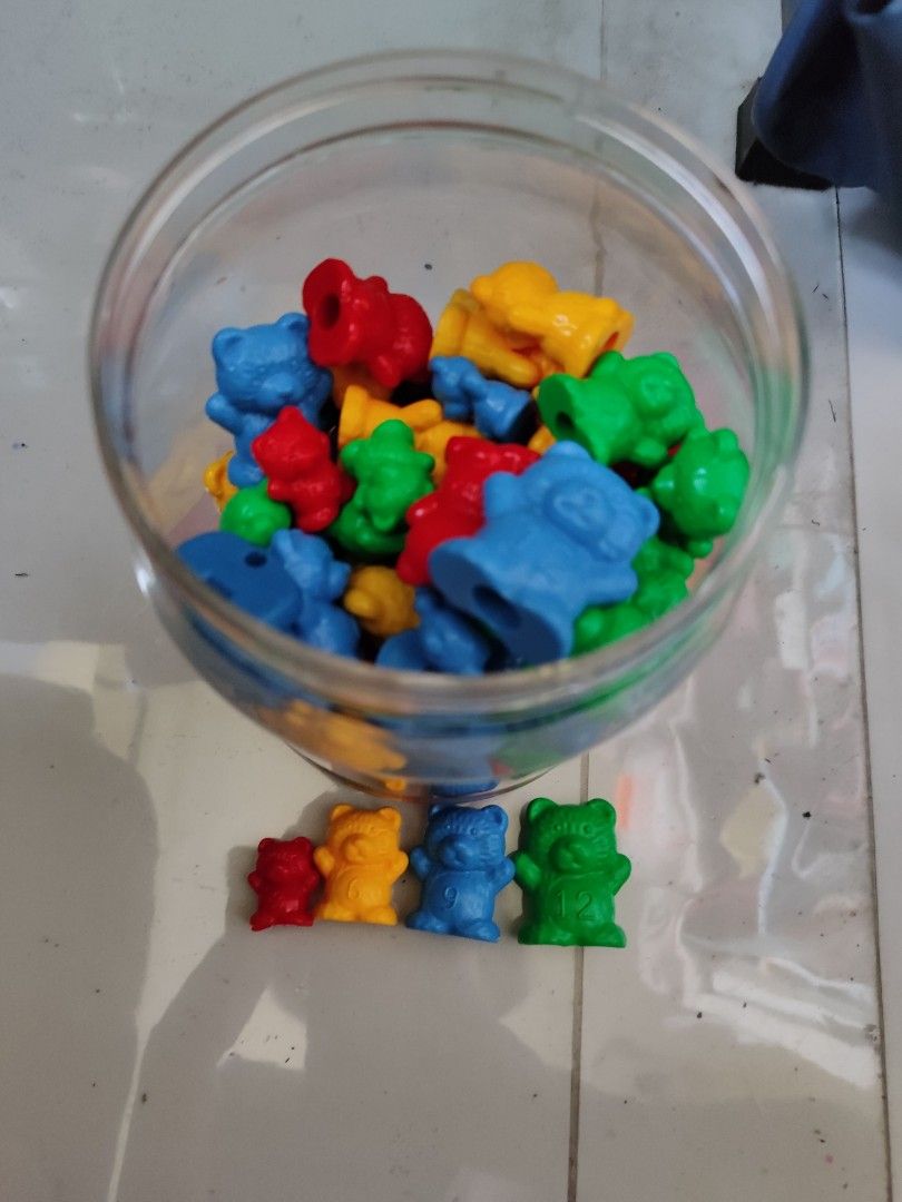 Learning resource Bear counters (Category: Educational & Learning Toys) located in Singapore. Submitted by yj126 (Listing ID 1332830964, Image 1). Description: Bear counters of 4 different sizes Total: 96 counters Size 12 biggest: 12 Size 9: 12 Size 6: 36 Size 3 Smallest: 36.