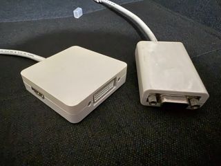 Adaptador Thunderbolt antiguo de Mac a VGA/HDMI/DP/DVI