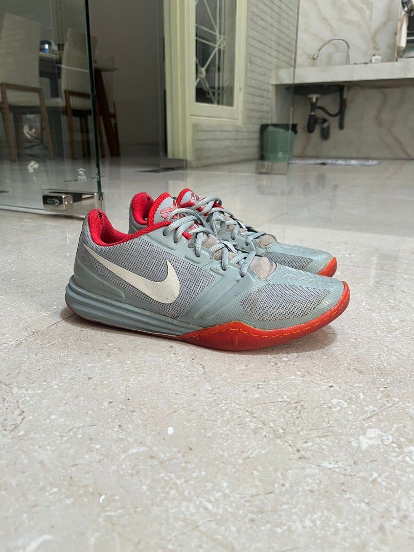 Nego Nike Kobe Mentality Size 42 5 Fesyen Pria Sepatu Sneakers di Carousell