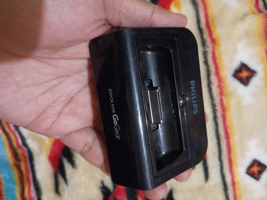 Philips GoGear cradle dock (Category: Chargers) located in Quezon City. Submitted by markgolveo (Listing ID 1332827509, Image 2). Description: Philips GoGear cradle dock.