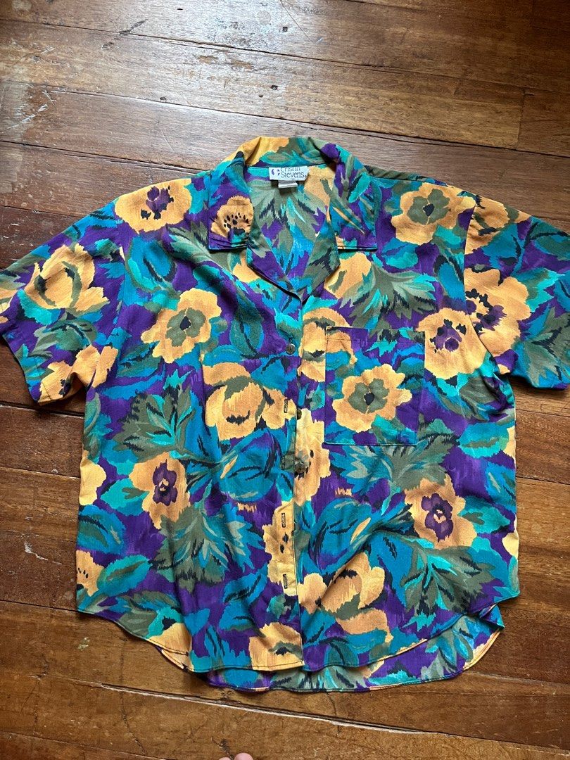 Printed floral short sleeves polo (Category: Shirts) located in Los Banos. Submitted by giadelfin (Listing ID 1332802553, Image 1). Description: Brand: cristin stevens Color: purple Size: medium (fits large) Rfs: havent used it for a long time.