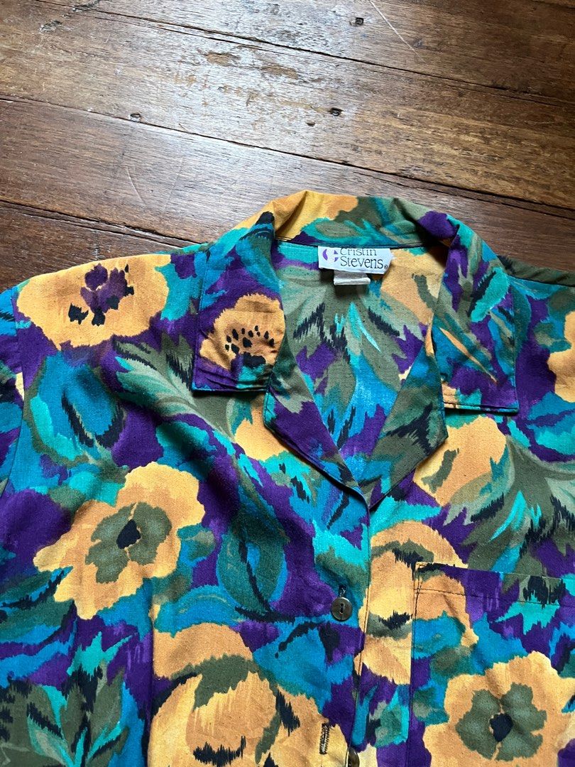 Printed floral short sleeves polo (Category: Shirts) located in Los Banos. Submitted by giadelfin (Listing ID 1332802553, Image 2). Description: Brand: cristin stevens Color: purple Size: medium (fits large) Rfs: havent used it for a long time.