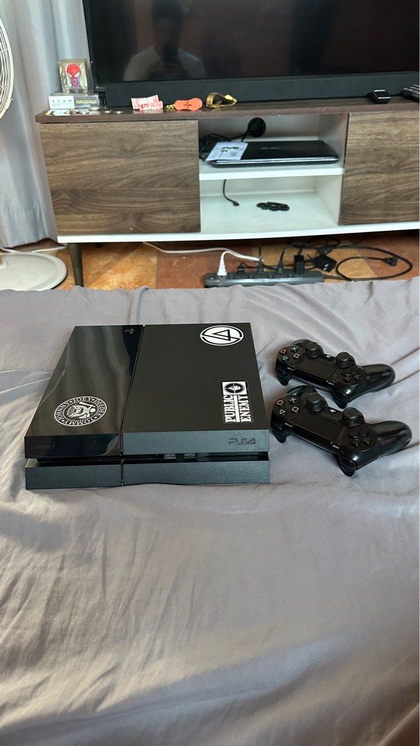 PS4 with 2 original controllers, Video Gaming, Video Game Consoles