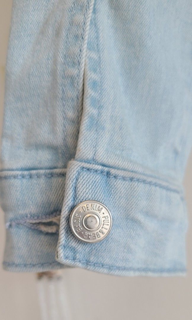 PULL & BEAR Basic Denim Jacket, 女裝, 上衣, 其他上衣 Carousell