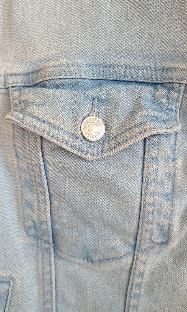 PULL & BEAR Basic Denim Jacket, 女裝, 上衣, 其他上衣 Carousell