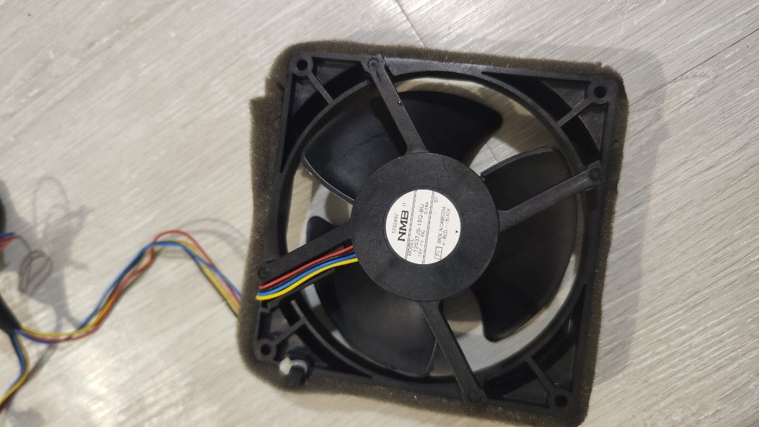 Ref fan (Category: Refrigerators and Freezers) located in Cavite. Submitted by nesstuffandeverything (Listing ID 1332893035, Image 1). Description: slight nego rfs nagkamali technician sa case ng ref🥺😔.