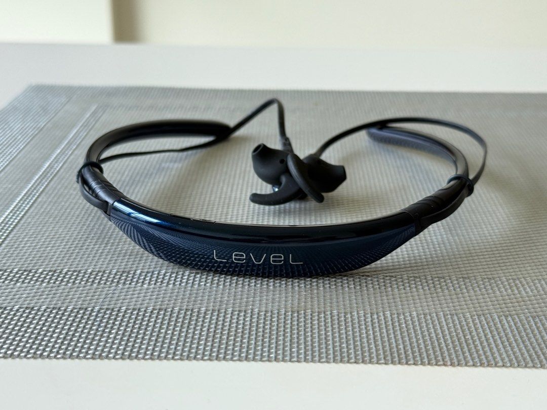 Samsung Level U headset with Accessories