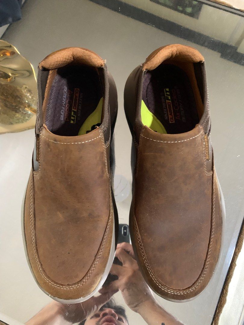 Sketchers shoe (Category: Casual Shoes) located in Koronadal. Submitted by bokanism (Listing ID 1332963247, Image 2). Description: Skechers manix 10/10 condition Used once Super good as new, Rfs di kasta sa paa ko malaki kasi intrada ko, Size 41 .