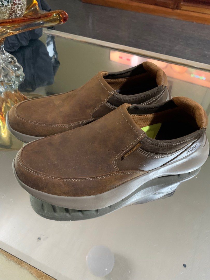 Sketchers shoe (Category: Casual Shoes) located in Koronadal. Submitted by bokanism (Listing ID 1332963247, Image 1). Description: Skechers manix 10/10 condition Used once Super good as new, Rfs di kasta sa paa ko malaki kasi intrada ko, Size 41 .