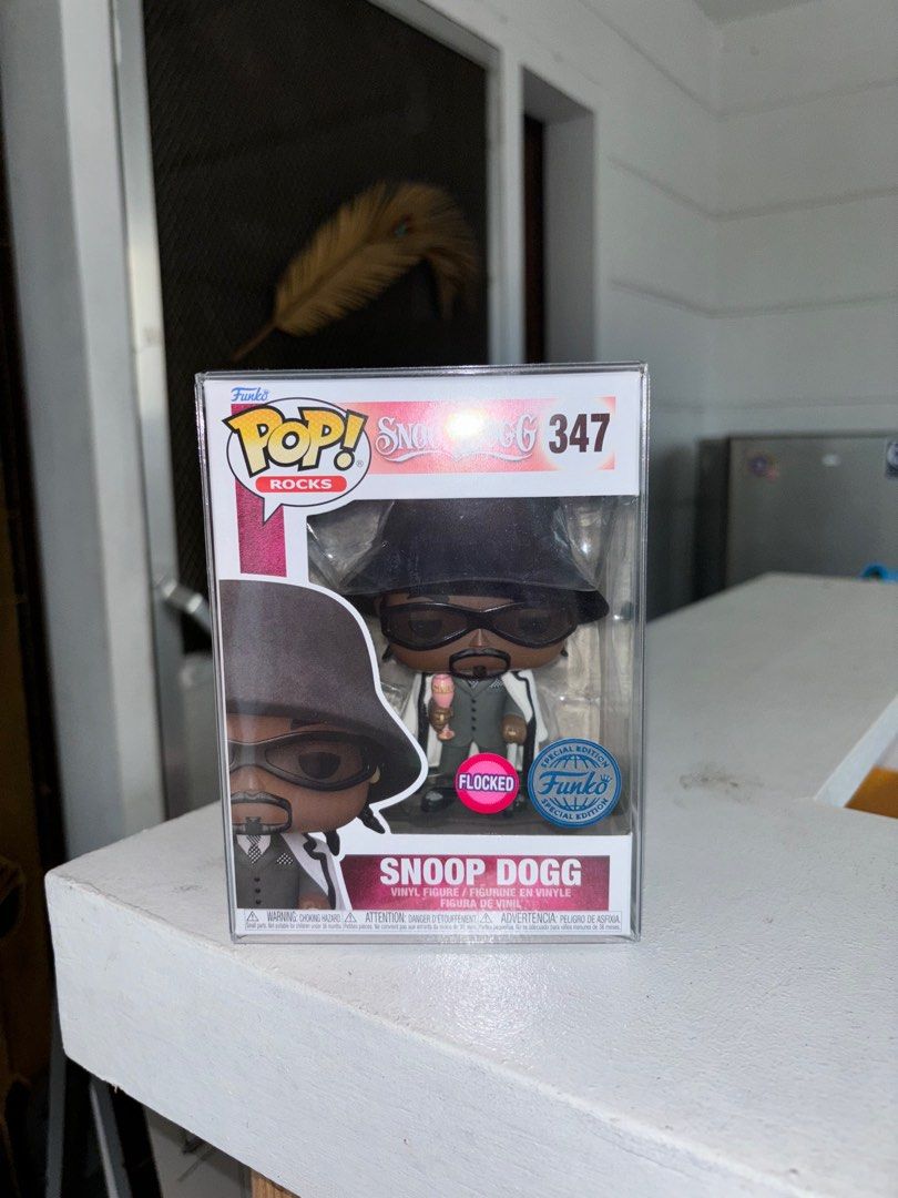 Snoop Dogg Funko Pop (Category: Designer & Blind Box Toys) located in Angono. Submitted by kalidope (Listing ID 1332857604, Image 1). Description: Snoop Dogg Flocked with Case mint condition .
