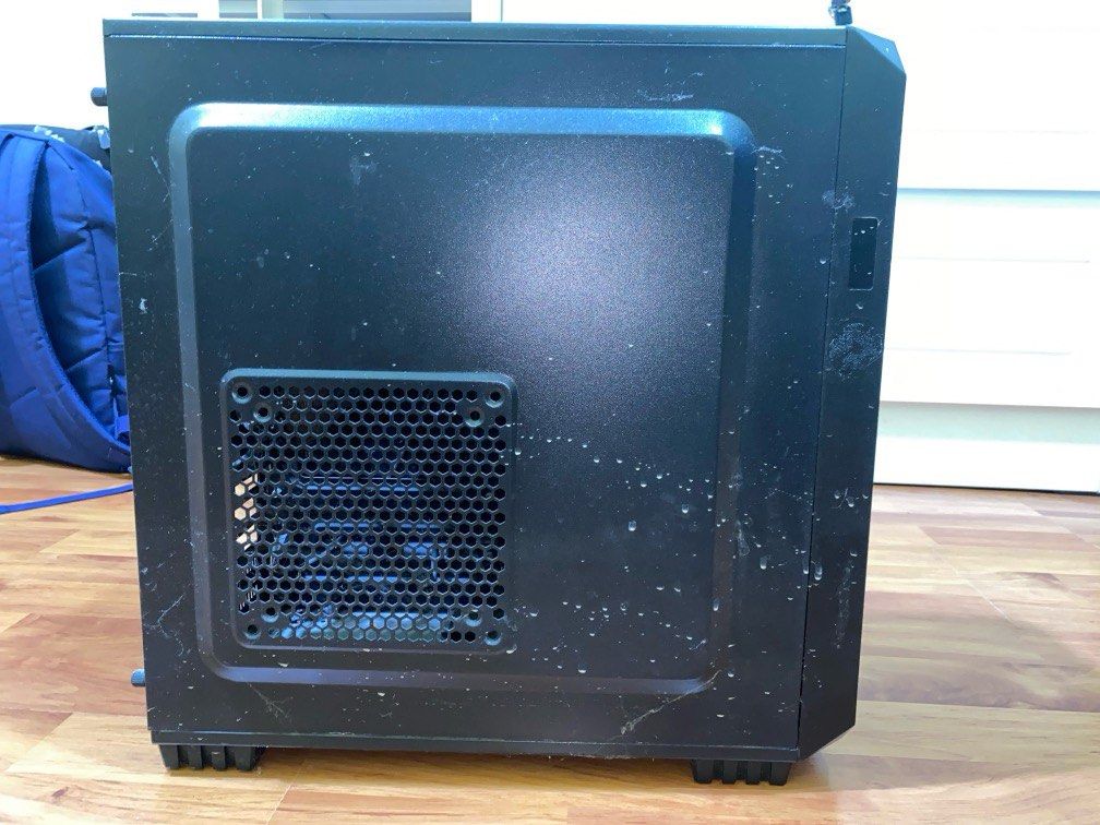 Tecware PC Casing (Category: Computer Parts) located in Hulu Selangor. Submitted by mhazeemm (Listing ID 1332915783, Image 1). Description: Habuk boleh dibersihkan, jualan kemas bilik !.