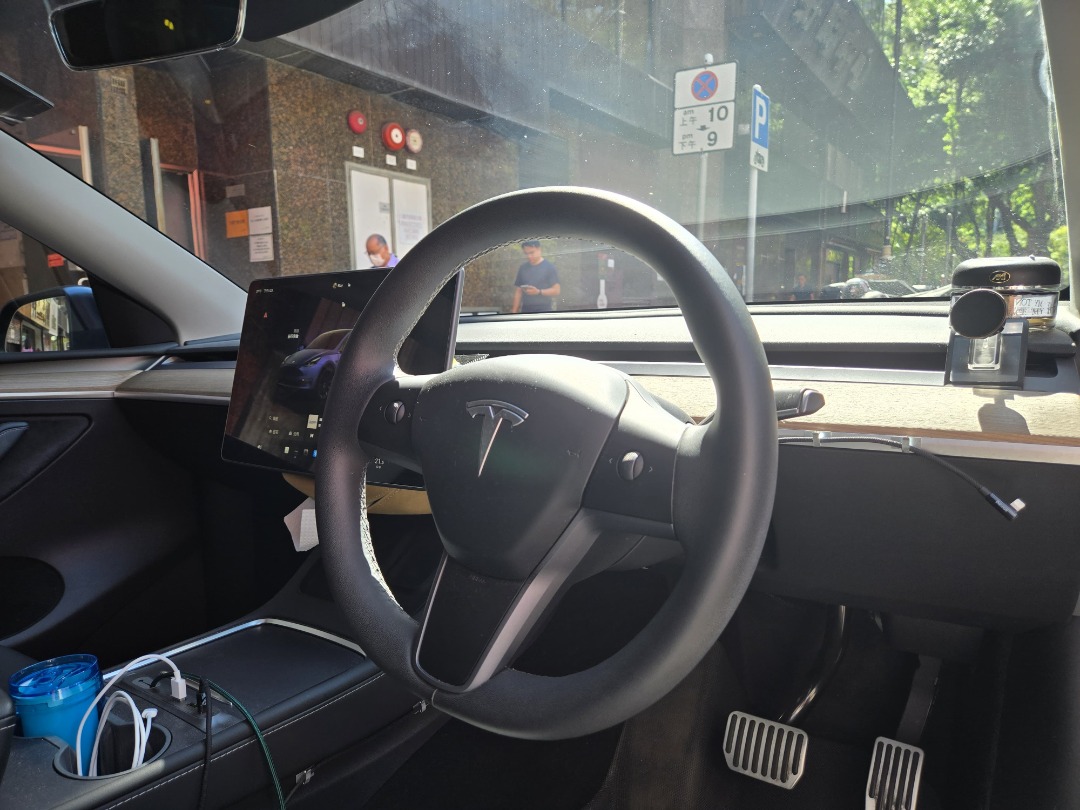 Tesla Model Y LR Auto498312322294097925