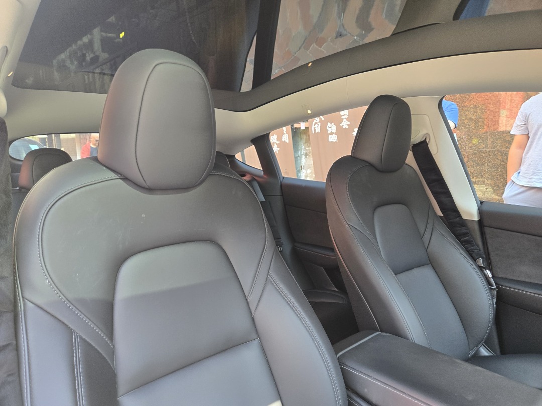 Tesla Model Y LR Auto498312322294097926