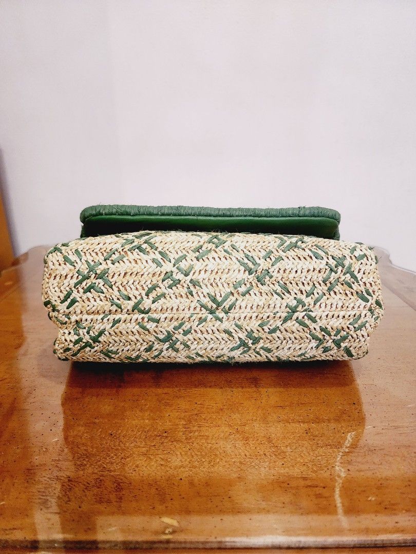 Tory burch Fleming Soft Straw Convertible Chain Sling Bag (Category: Luxury Bags & Wallets) located in Valenzuela. Submitted by absolutelychick (Listing ID 1298309880, Image 3). Description: L 9" x W 3.75" x H 7" has some fade sa chain sling only small size can fit long wallet jrs, lbc, j&t lalamove/grab ready.