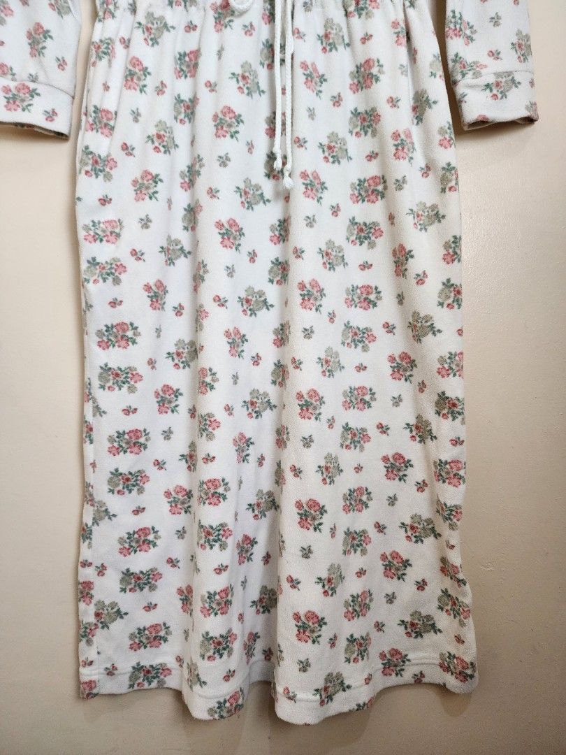UNIQLO Fleece Off White with Floral Design LONG Nightgown