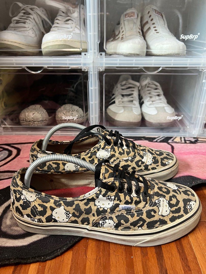 Vans Authentic (Category: Sneakers) located in Manila. Submitted by zrn.lu (Listing ID 1332808796, Image 1). Description: Vans X Hello Kitty Authentic Mens 9, Womens 10.5 US Bought in Singapore Note: no box Issue: Expired Glue but can be reglue. Rf: Decluttering Up for Negotiation Loc: Paco, Manila.