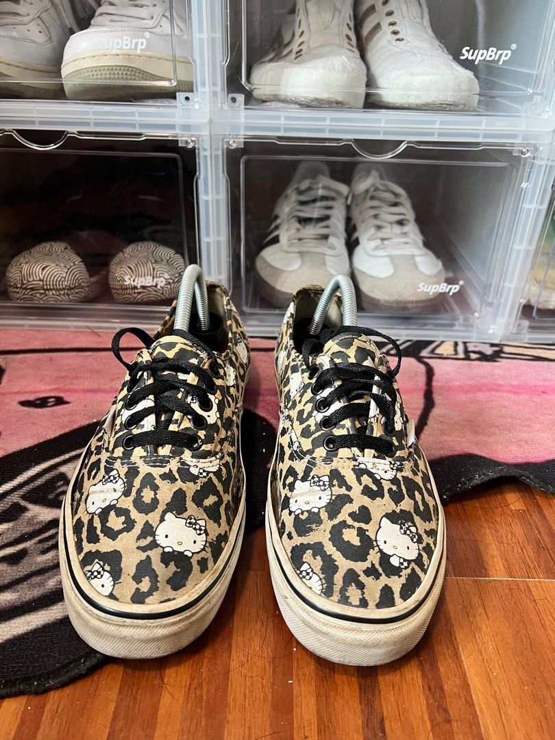 Vans Authentic (Category: Sneakers) located in Manila. Submitted by zrn.lu (Listing ID 1332808796, Image 2). Description: Vans X Hello Kitty Authentic Mens 9, Womens 10.5 US Bought in Singapore Note: no box Issue: Expired Glue but can be reglue. Rf: Decluttering Up for Negotiation Loc: Paco, Manila.