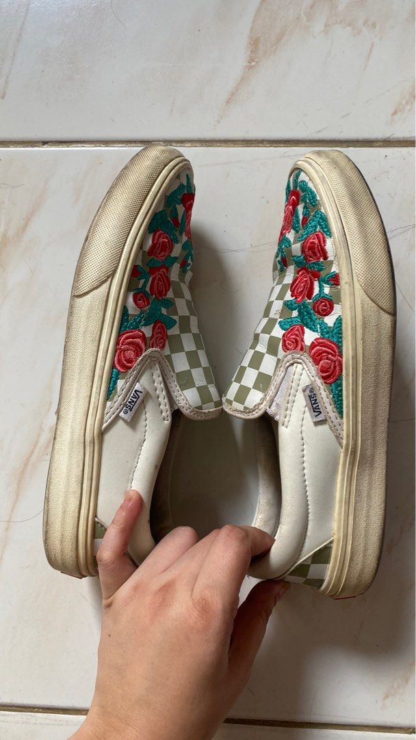 VANS CLASSIC SLIP ON D ROSE EMBROIDERY Men s Fashion Footwear Sneakers on Carousell