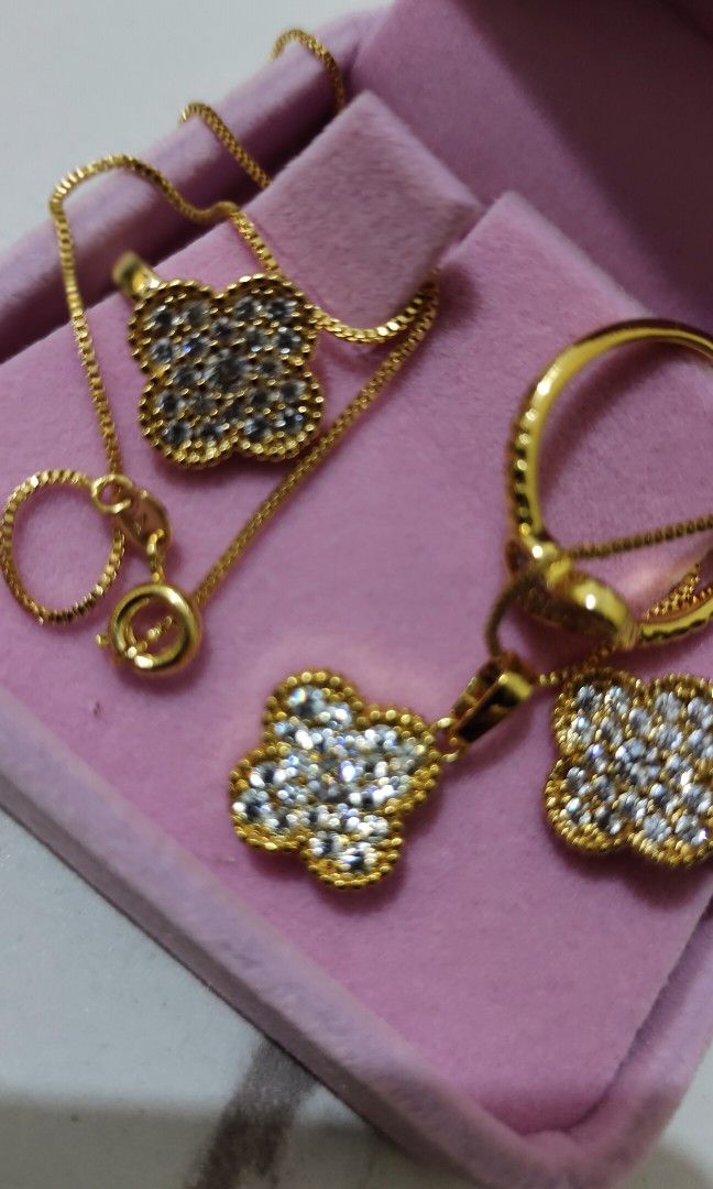 VCA complete set SALE ❗❗❗ (Category: Body Jewelry) located in Paranaque City. Submitted by arkco (Listing ID 1332822427, Image 3). Description: complete set (chain, pendant, earrings and ring-open ring) pink velvet box included YG (yellow gold) vca design non-tarnish hypoallergenic 18 inch chain (box type) round lock gcash or unionbank lalamove within MM #jewelry #womenaccessories #vca #necklace #pendant #earrings #ring.