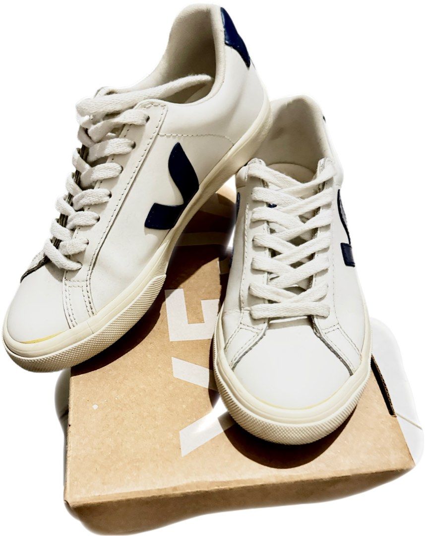 VEJA Shoes, Fesyen Wanita, Sepatu di Carousell
