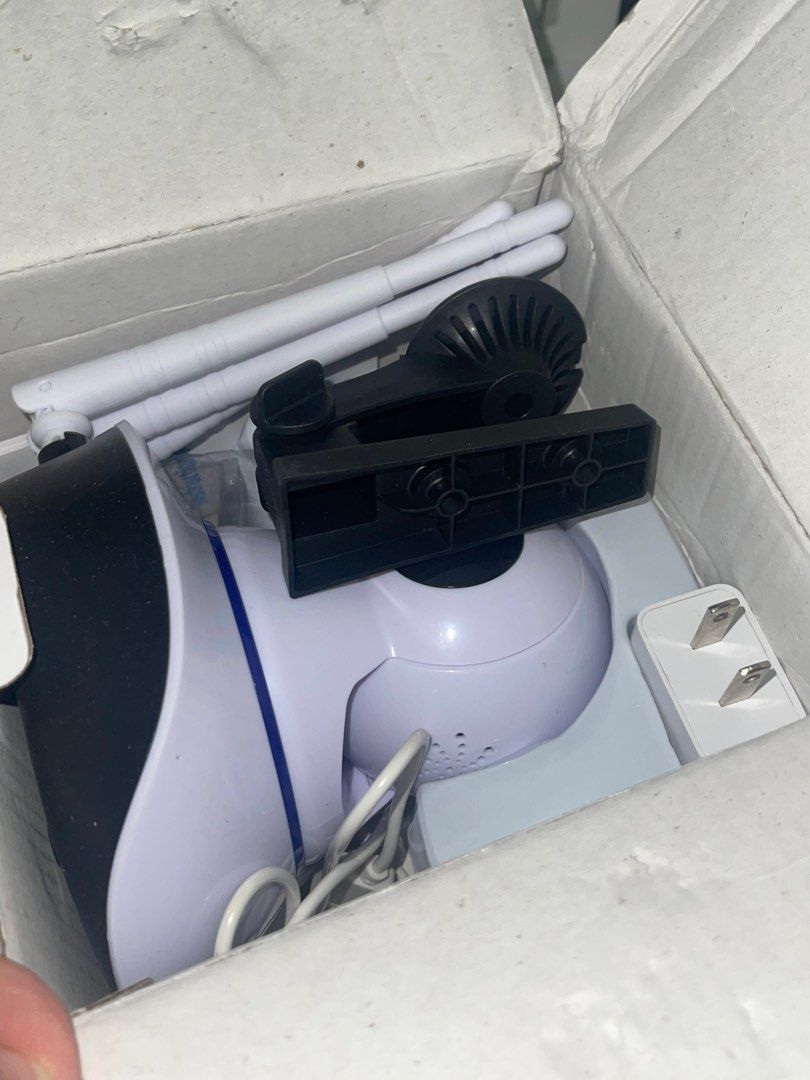 Wireless CCTV (Category: Security Systems & CCTV Cameras) located in Cebu City. Submitted by pomppurins (Listing ID 1332917862, Image 2). Description: — NEVER BEEN USED .