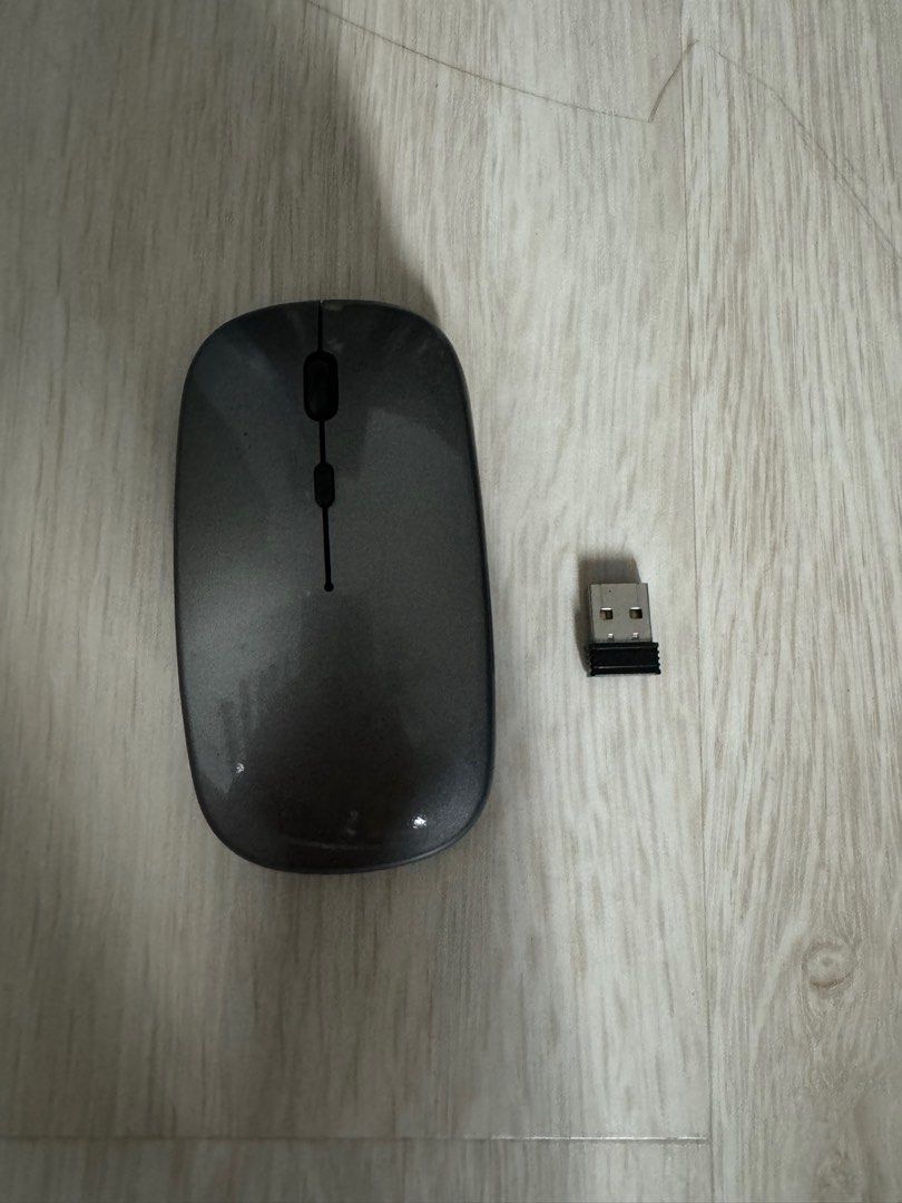 Wireless Mouse (Category: Mouse & Mousepads) located in Kuala Lumpur. Submitted by abby_w05 (Listing ID 1332826632, Image 1). Description: No brand Charge by usb cable One side of mouse sometimes hard to click.