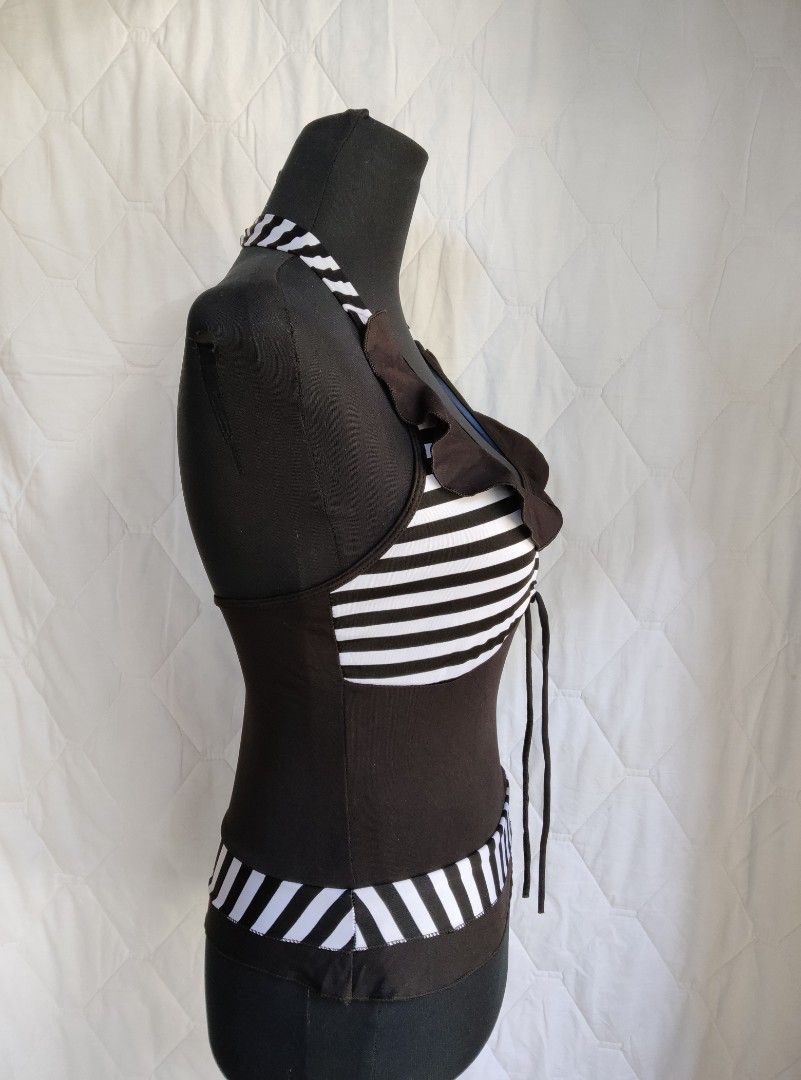 Y2k stripes coquette tankini top (Category: Sleeveless) located in Tuguegarao City. Submitted by cielopp (Listing ID 1332891540, Image 3). Description: Title: Y2k stripes tankini sleeveless top Size: xs - s -in good condition. Photos posted are updated, no asking for additional photos. Sold as is. Lower your expectations. Payment method: Gcash Delivery ( c.o. buyer): j&t.