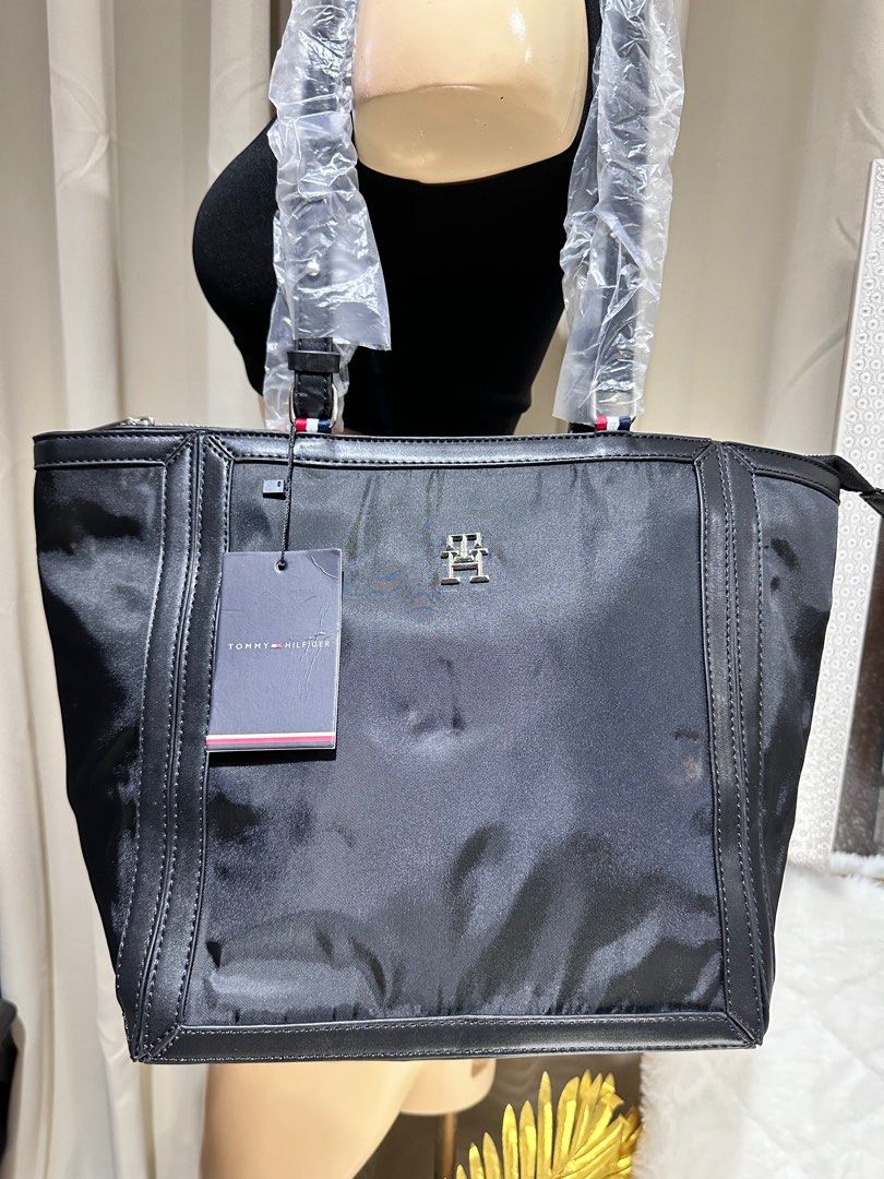 TOMMY HILFIGER TOTE BAG Luxury Bags Wallets on Carousell