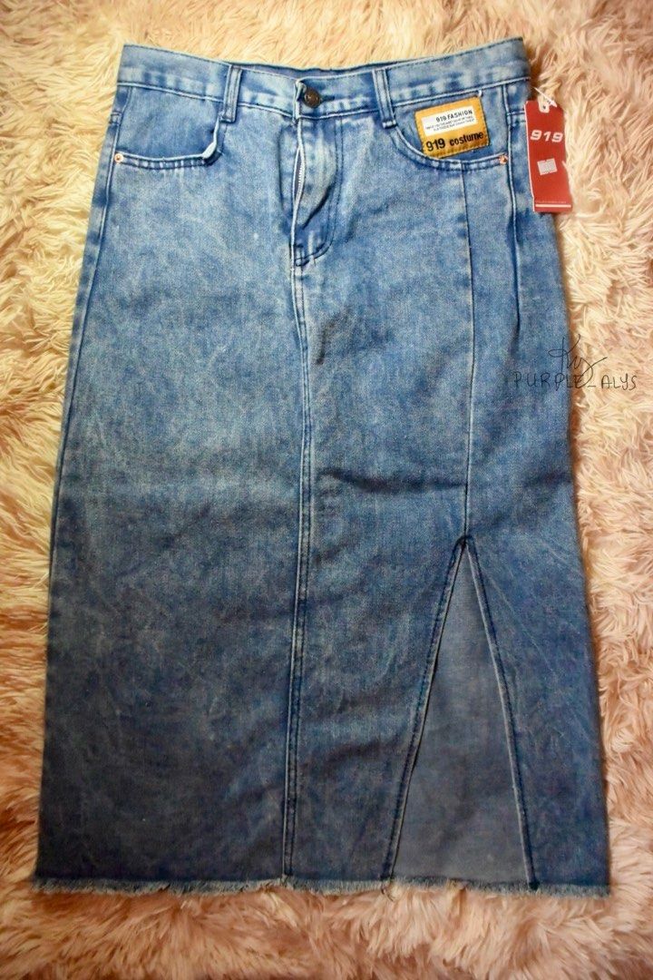 Acid Blue Long Denim Maxi Skirt (Category: Skirts) located in Consolacion. Submitted by plum_alys (Listing ID 1333078343, Image 1). Description: -Bought from tiktok shop -Size: Medium (27-28 -rfs: wrong size -No cod! Payment First -Mode of Payment: Paymaya/ GoTyme Bank .