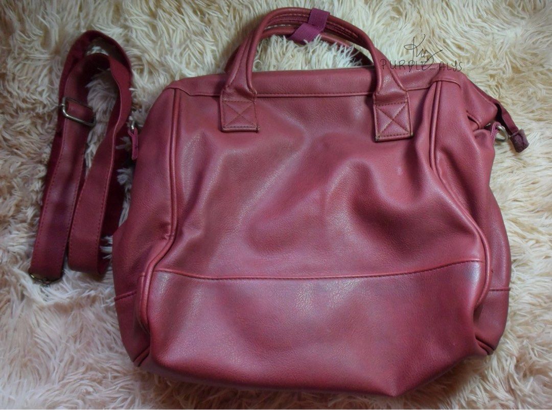 Anello Regular Boston 2-Way Shoulder Bag & Hand Bag (Category: Shoulder Bags) located in Consolacion. Submitted by plum_alys (Listing ID 1333138277, Image 2). Description: -Ukay Source // Authencity not guaranteed -Size: Regular -Flaws are seen on pics uploaded -No cod! Payment First -Mode of Payment: Paymaya/ GoTyme Bank -Location: Cebu -Mode of Delivery: J&T only (₱80 sf fixed price).
