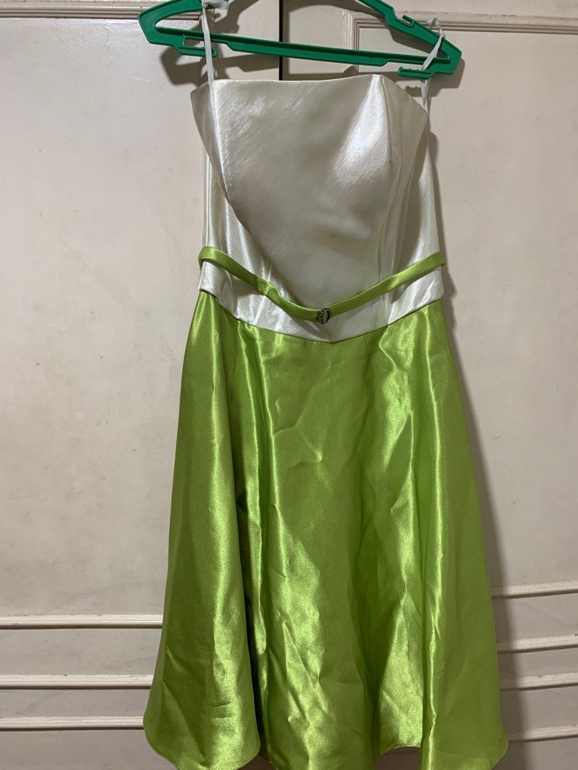 Apple green cocktail dress (Category: Evening dresses & gowns) located in Del Monte. Submitted by popcornreport (Listing ID 1333027156, Image 1). Description: .
