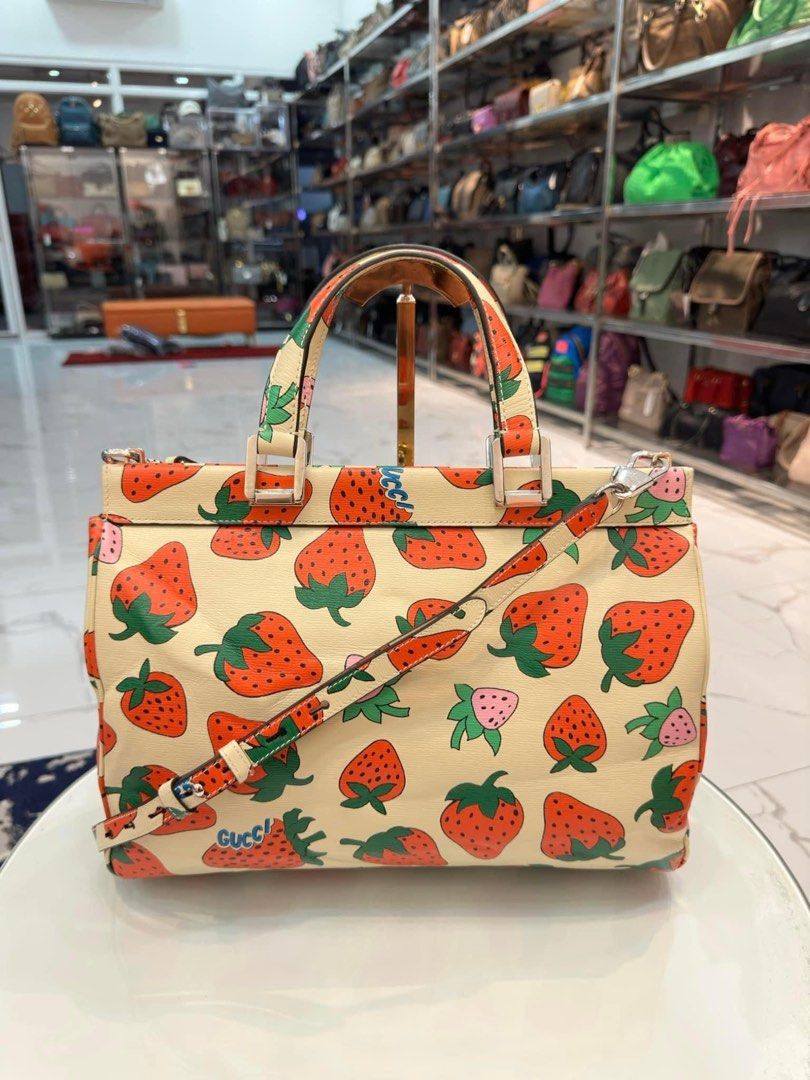 Authentic G U C C I Zumi Printed Top Handle Bag (Category: Luxury Bags & Wallets) located in Quezon City. Submitted by jhaediah (Listing ID 1333114209, Image 3). Description: - Authentic 💯 - G U C C I Zumi Printed Top Handle Bag - Inclusion: with card and original dustbag - Medium size - 📌 there’s a fold mark on the body but it’s not obvious .