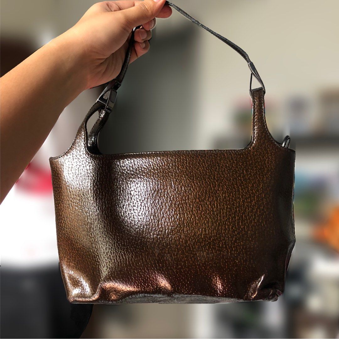 Authentic Gucci Pig skin Handheld Brown Bag (Category: Luxury Bags & Wallets) located in Calamba. Submitted by ilablue (Listing ID 1333027313, Image 2). Description: No scratches or cracks of leather outside Flaws seen in last 3 pictures. Ganyan po talaga pag vintage/old gucci. Peeling of inside material. Pero not powdery Measurements: 10in x 6in x 3in.