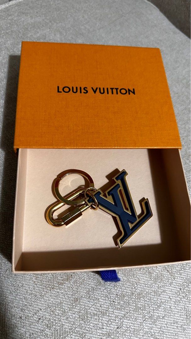 <Authentic> LV Bag Charm (Category: Luxury Bags & Wallets) located in Quezon City. Submitted by ror-y (Listing ID 1333133766, Image 1). Description: With box .