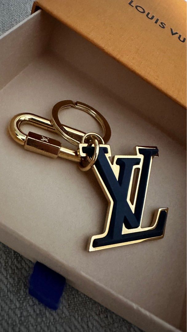 <Authentic> LV Bag Charm (Category: Luxury Bags & Wallets) located in Quezon City. Submitted by ror-y (Listing ID 1333133766, Image 2). Description: With box .