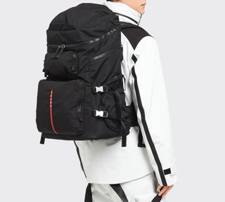 (Category: ) located in . Submitted by luxcloset.shop (Listing ID 1333117792, Image 1). Description: .