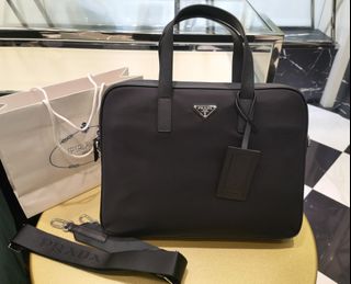 (Category: ) located in . Submitted by luxurycloset.shop (Listing ID 1333137908, Image 1). Description: .