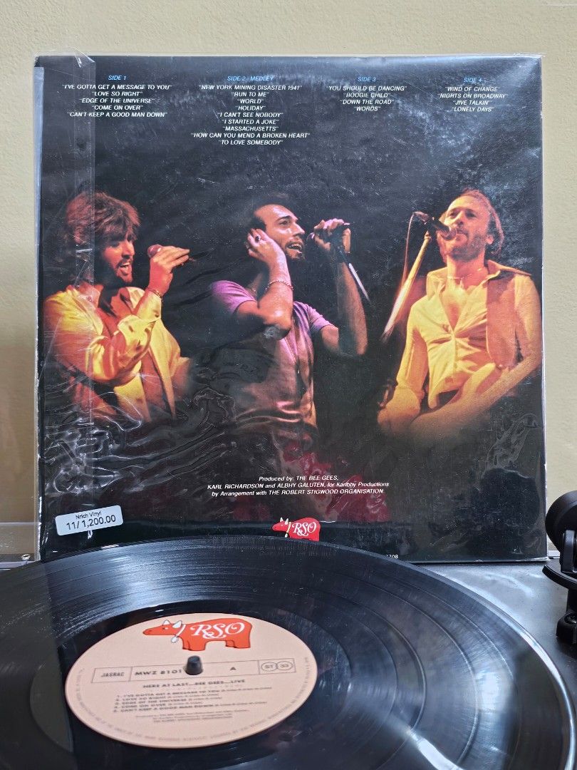 Bee Gees Live Vinyl / Plaka (Category: Vinyls) located in Manila. Submitted by pnome7 (Listing ID 1333006302, Image 2). Description: The Bee Gees Live Vinyl / Plaka In good condition RFS: Duplicate copy.
