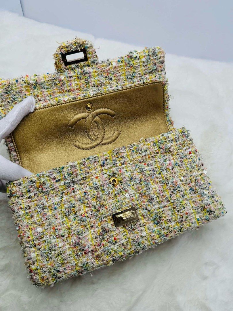 chanel 2.55 limited edition (Category: Luxury Bags & Wallets) located in Mandaluyong City. Submitted by kaikhaleb (Listing ID 1333016019, Image 3). Description: chanel flap 2.55 reissue limited edition comes with box 300,000.