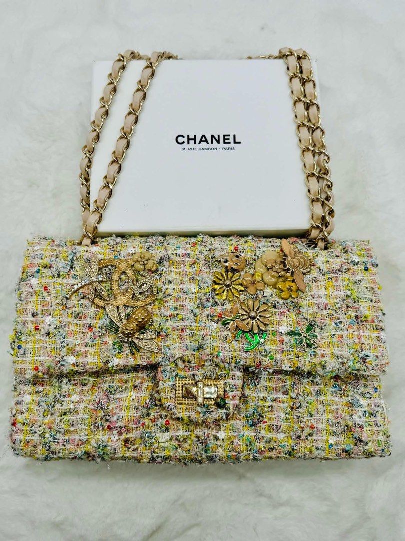chanel 2.55 limited edition (Category: Luxury Bags & Wallets) located in Mandaluyong City. Submitted by kaikhaleb (Listing ID 1333016019, Image 1). Description: chanel flap 2.55 reissue limited edition comes with box 300,000.